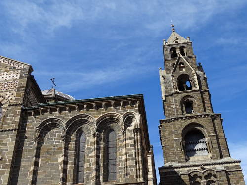 exterieure-cathedrale-puy