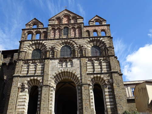 facae-cathedrale-puy