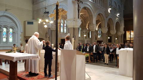 20180510_104752 notre père en se donnat la main par les paroissiens de ste anne de lizeron 42 loire diocèse de st etienne