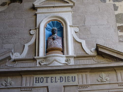 statue-hotel-dieu